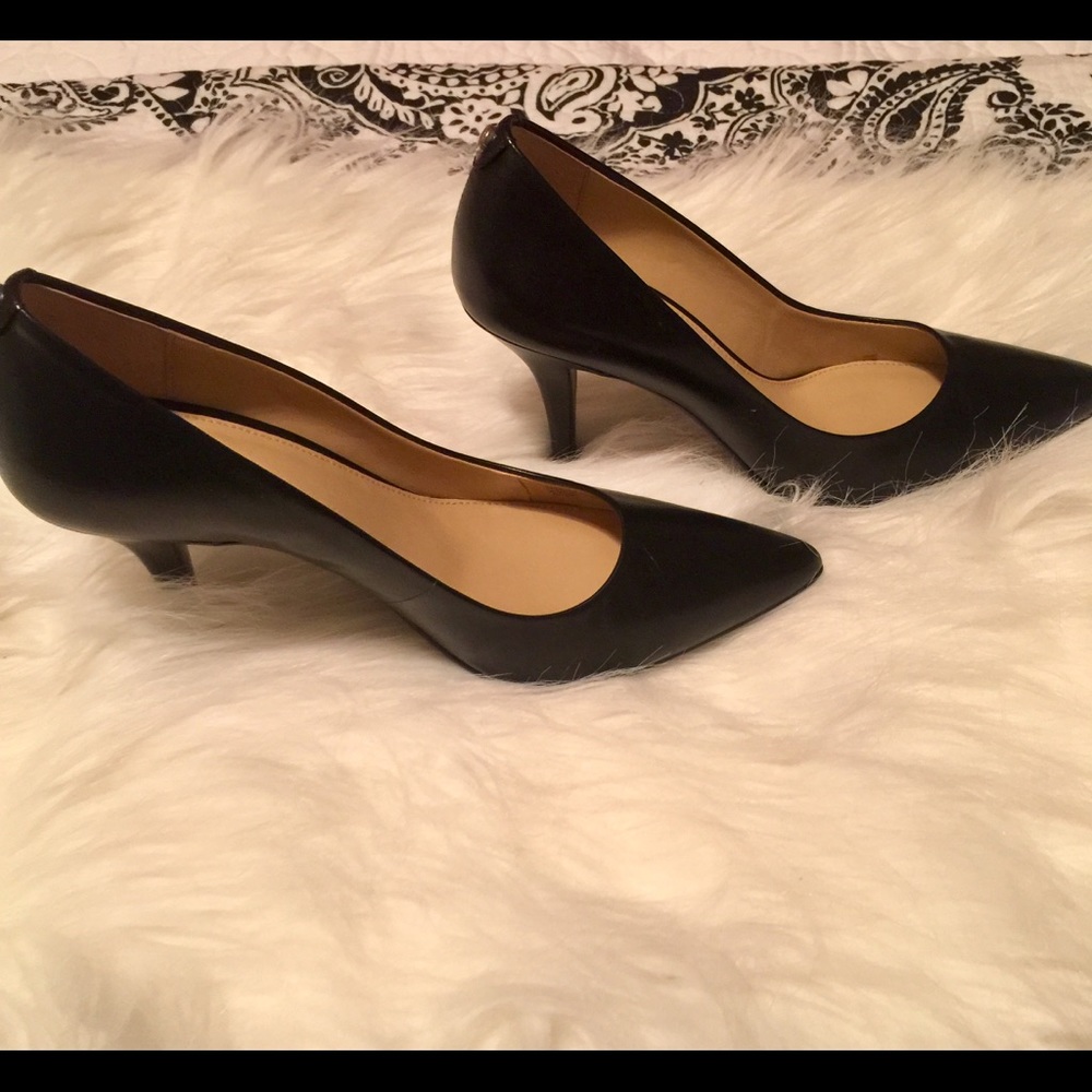Black Pumps